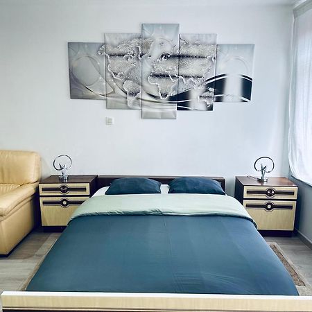 Chambre Et Sdd Privees Dans Une Maison Partagee Avec Des Residents Mons Bagian luar foto