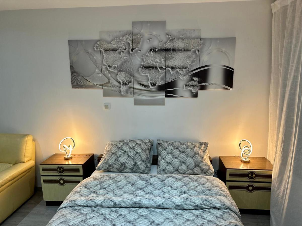 Chambre Et Sdd Privees Dans Une Maison Partagee Avec Des Residents Mons Bagian luar foto