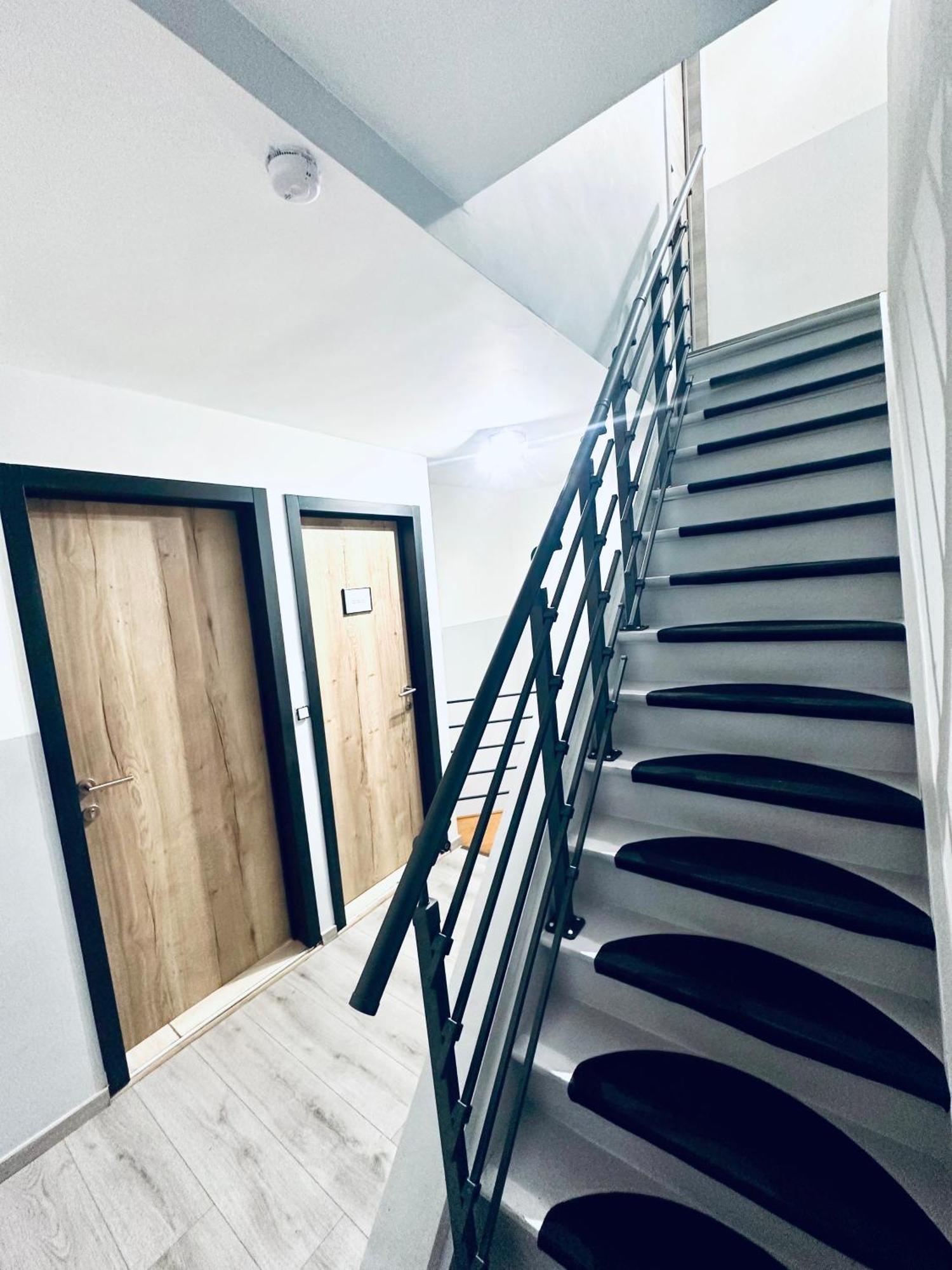 Chambre Et Sdd Privees Dans Une Maison Partagee Avec Des Residents Mons Bagian luar foto
