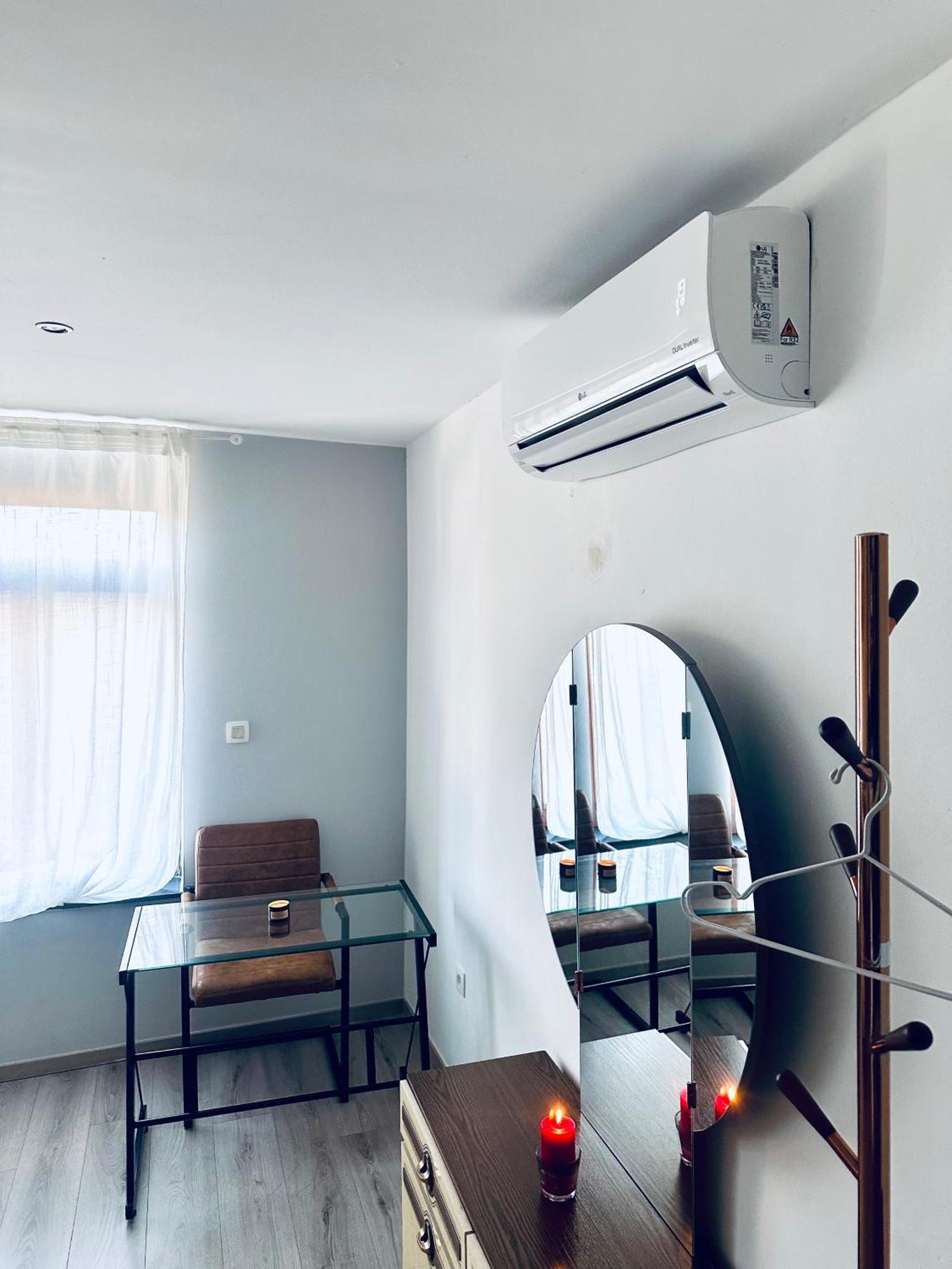 Chambre Et Sdd Privees Dans Une Maison Partagee Avec Des Residents Mons Bagian luar foto